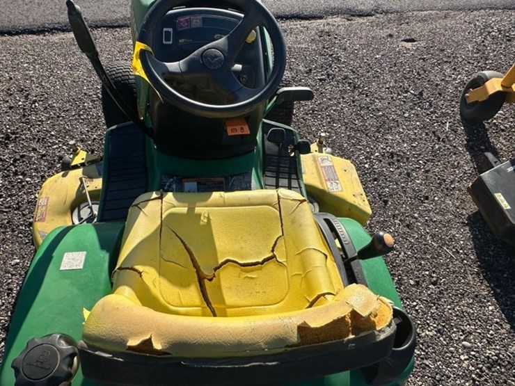 john-deere-gt235-image-7