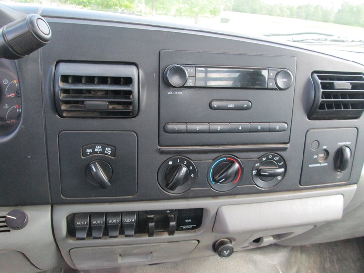 2006-ford-f350-image-32