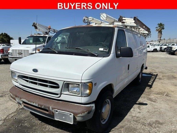 2002-ford-e350-image-1