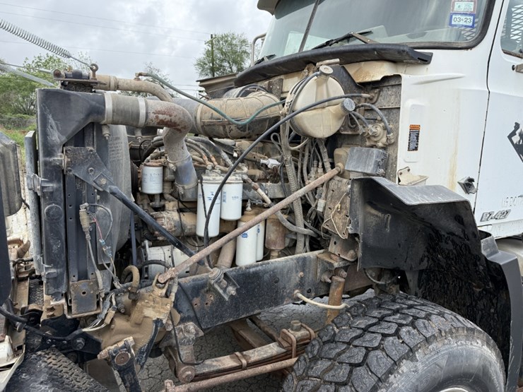 1999-mack-ch613-image-25