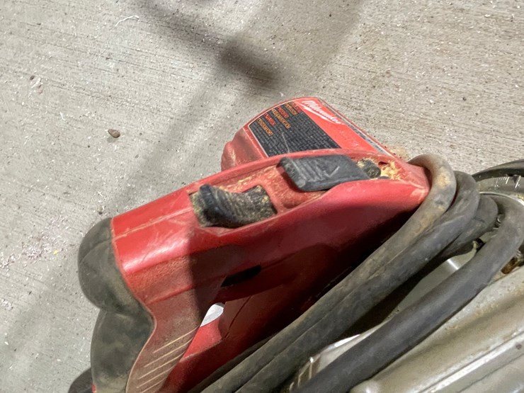 #5027-•-milwaukee-7-1/4"-tilt-lok-circular-saw-image-5