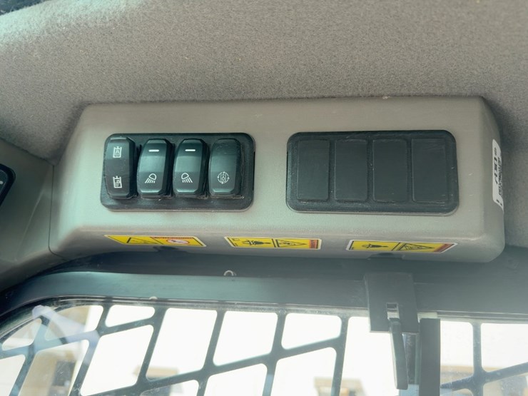 2023-caterpillar-249d3-image-22