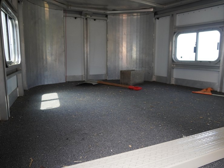 #142-•-1999-exiss-3-slant-aluminum-6-horse-capacity-trailer-image-25