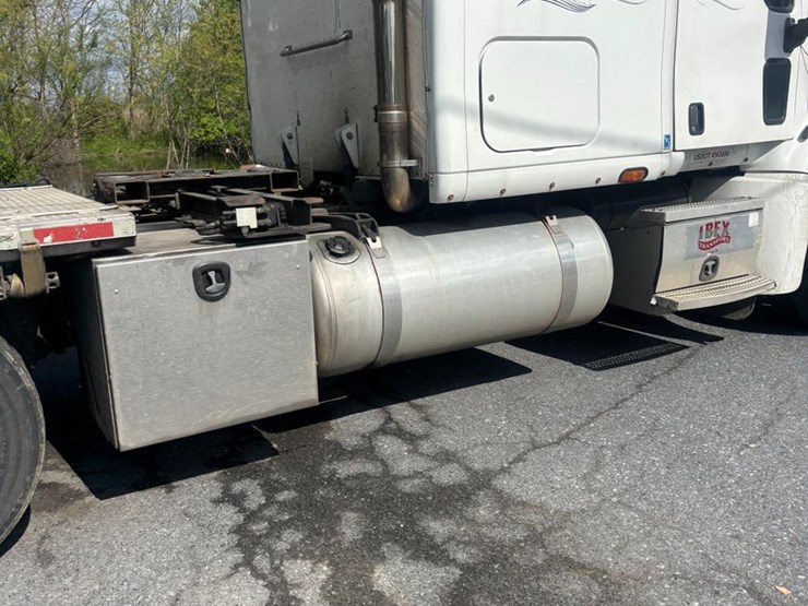 2008-peterbilt-387-image-4