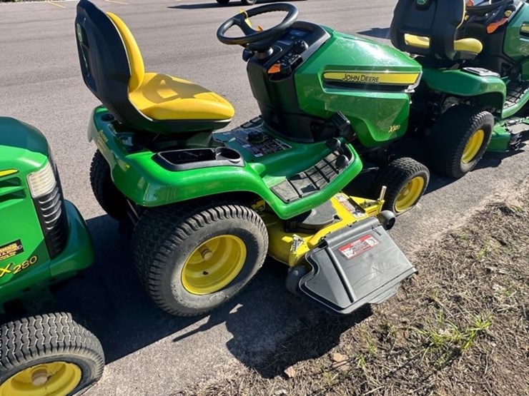 2014-john-deere-x320-image-3