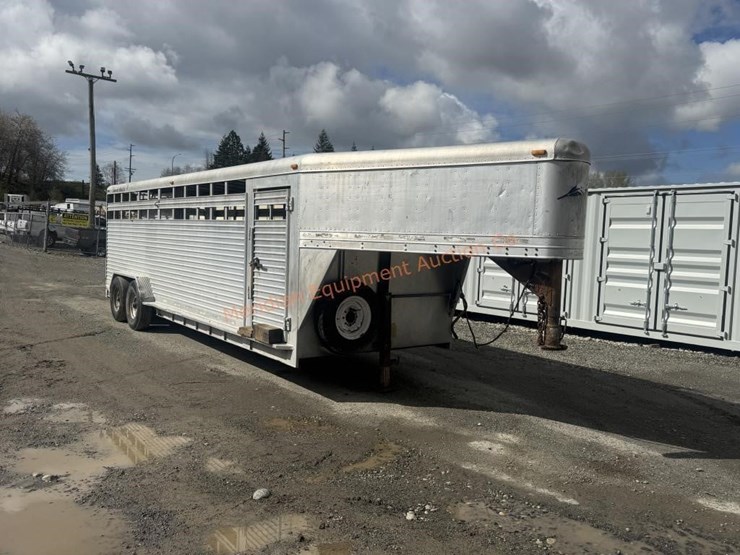 1996-featherlite-8120-image-11