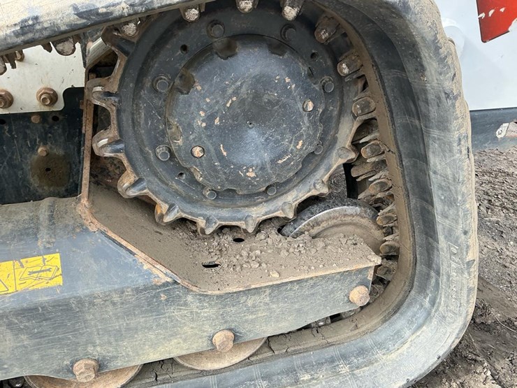 2024-bobcat-t770-image-65