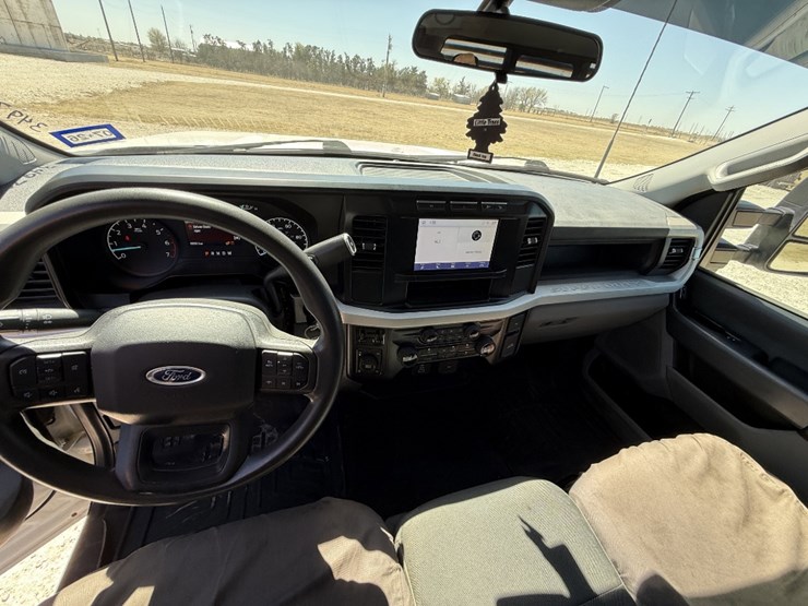 2023-ford-f250-image-15