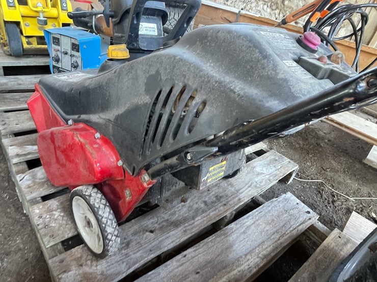 #7412-•-troy-built-snow-blower-image-8