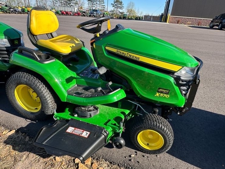 2024-john-deere-x570-image-4