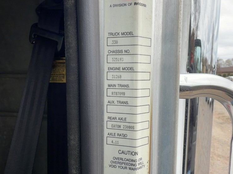 2000-peterbilt-330-image-31