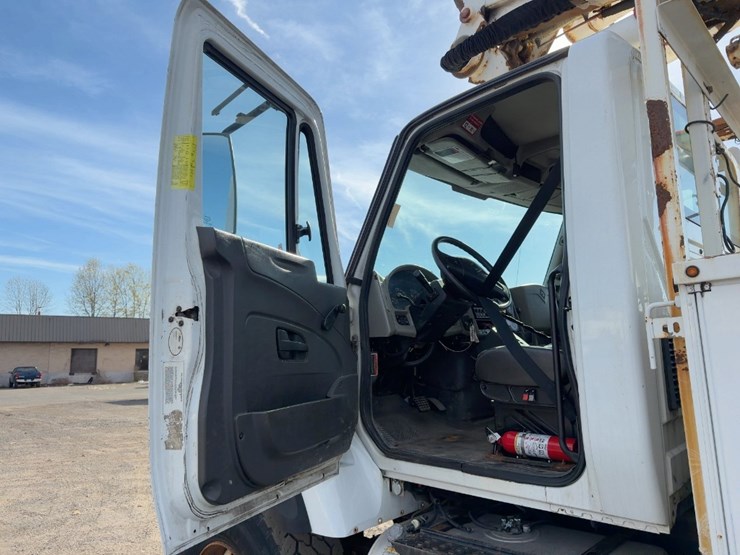2013-international-7300-image-22