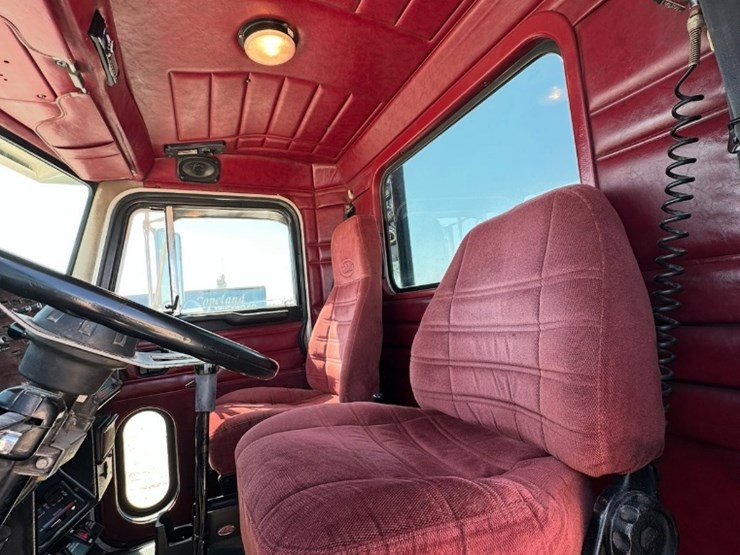 1994-peterbilt-379-image-8