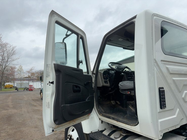 2016-international-7400-image-23