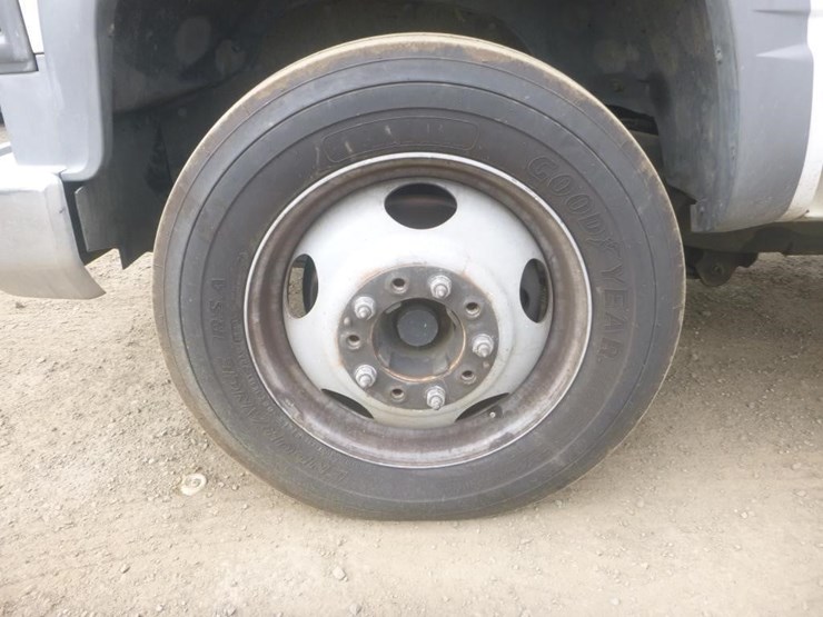 2002-chevrolet-3500-image-25