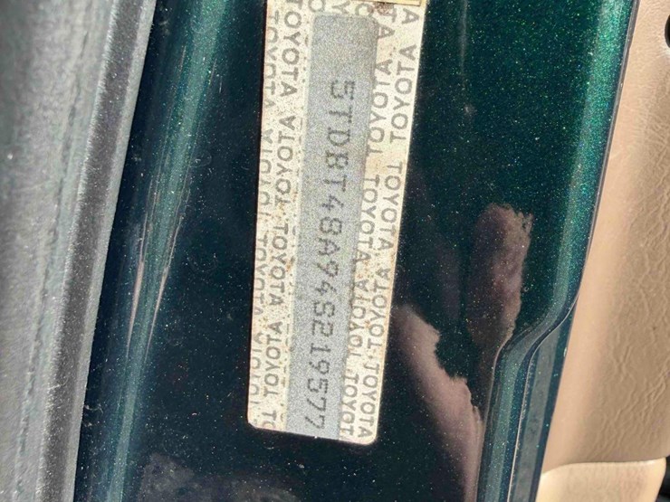 2004-toyota-sequoia-image-18