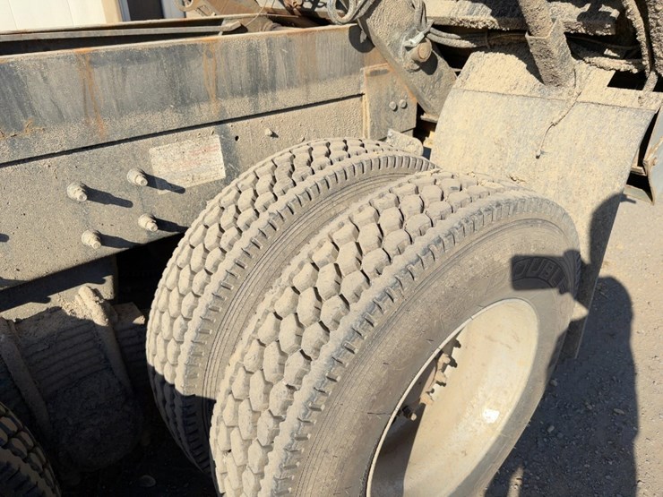 2010-mack-granite-gu713-image-18