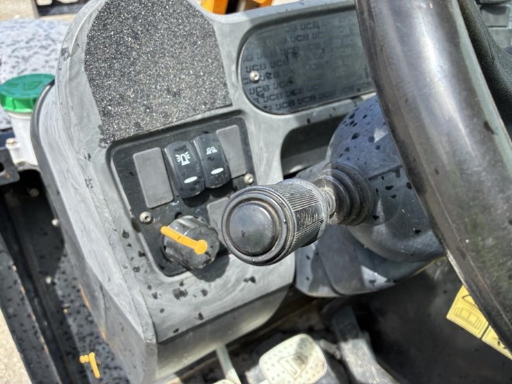 2015-jcb-525-image-14