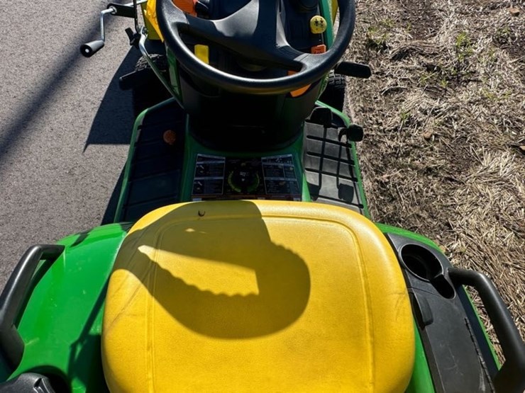 2024-john-deere-x570-image-8