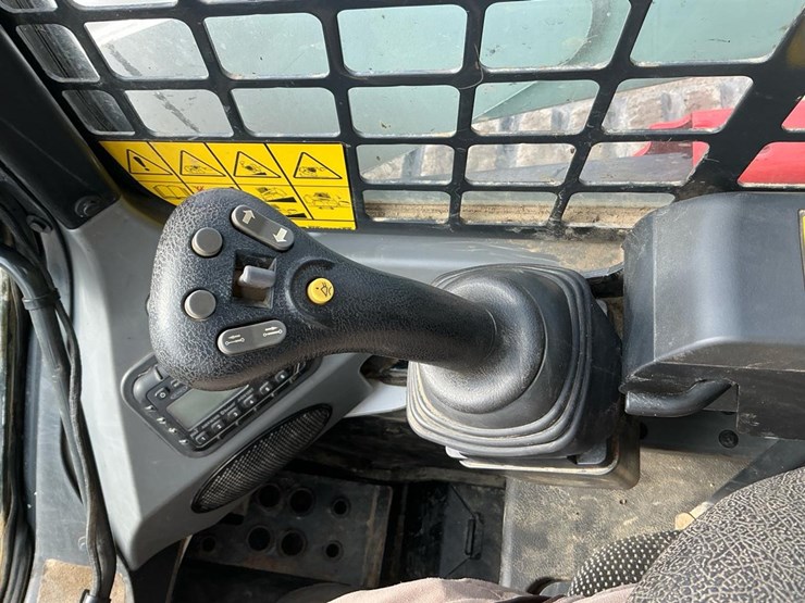 2024-bobcat-t770-image-18