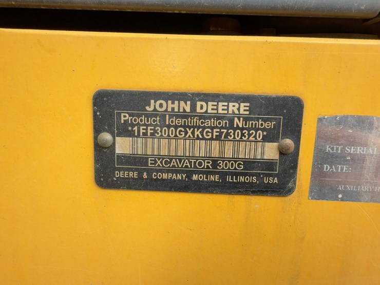 2016-deere-300g-lc-image-40