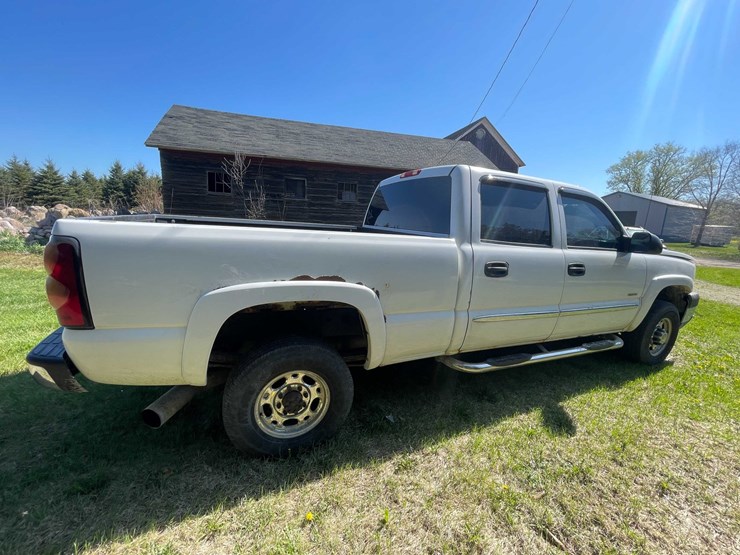 #7046-•-2005-chevrolet-duramax-(has-wi-title)-image-4