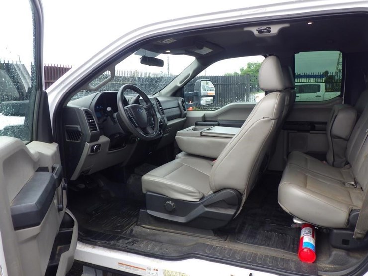 2017-ford-f550-image-5