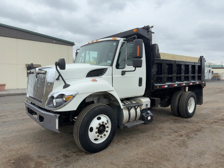 2016-international-7400-image-1