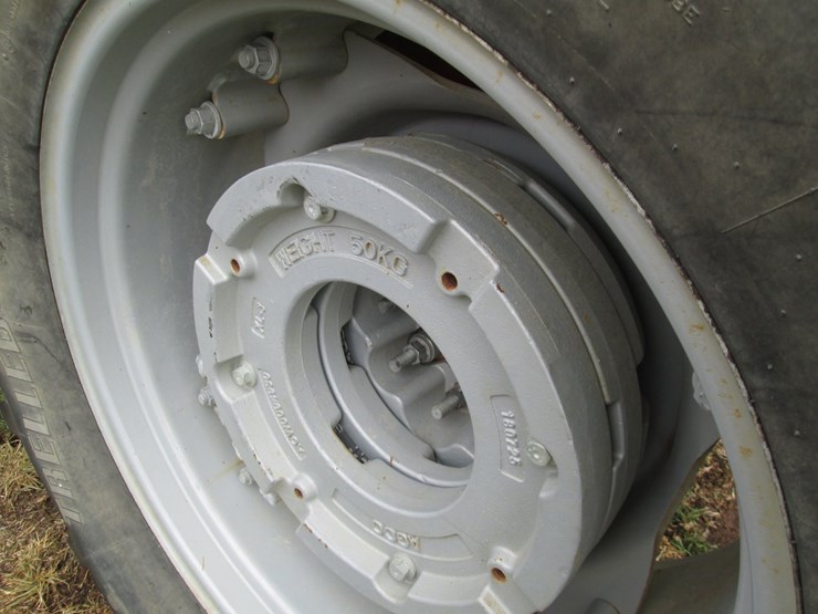 2018-massey-ferguson-4709-image-13