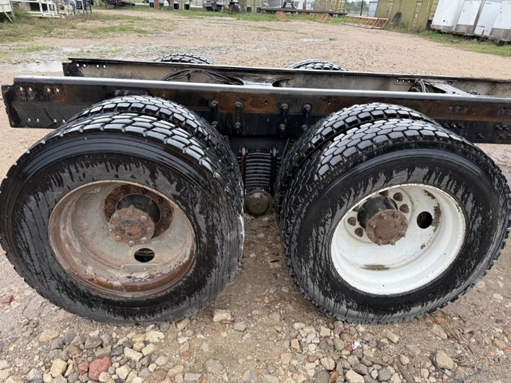 2009-mack-granite-gu713-image-9