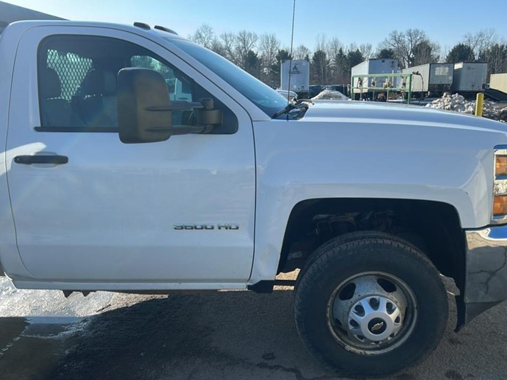2017-chevrolet-silverado-3500hd-image-41