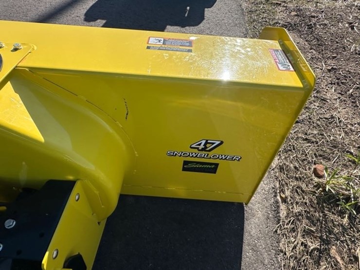 2024-john-deere-x570-image-11