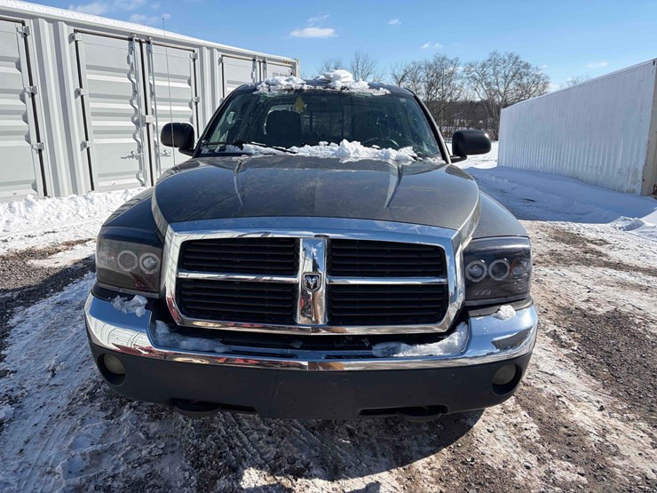 2005-dodge-dakota-image-2