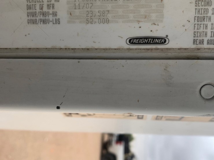 2008-freightliner-columbia-120-image-14