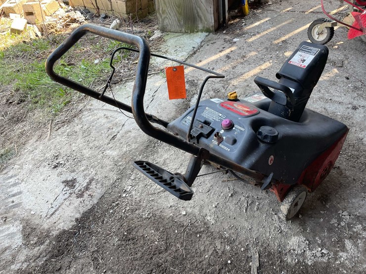 #7416-•-troy-bilt-snow-thrower-image-4