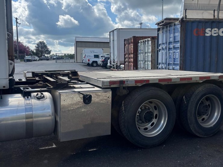 2008-peterbilt-387-image-16