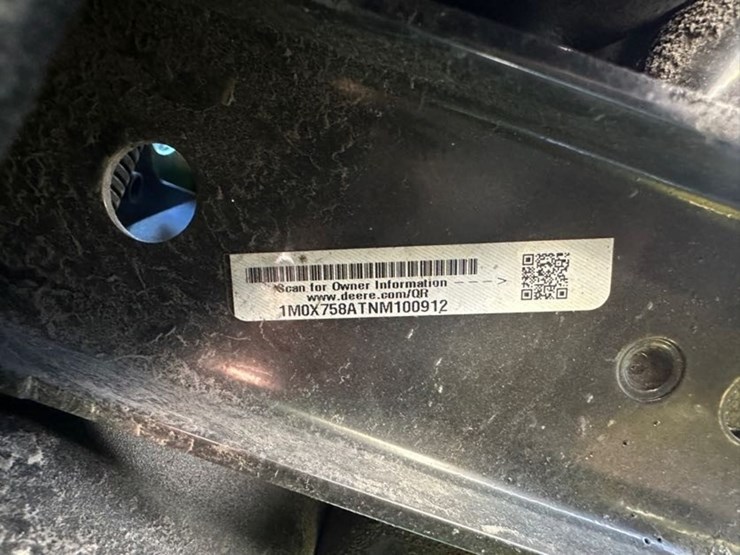2022-john-deere-x758-image-12