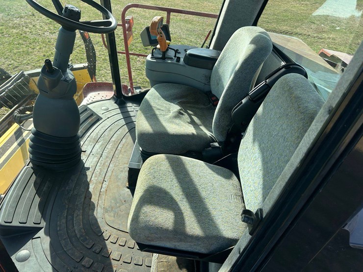 2008-new-holland-h8040-image-19