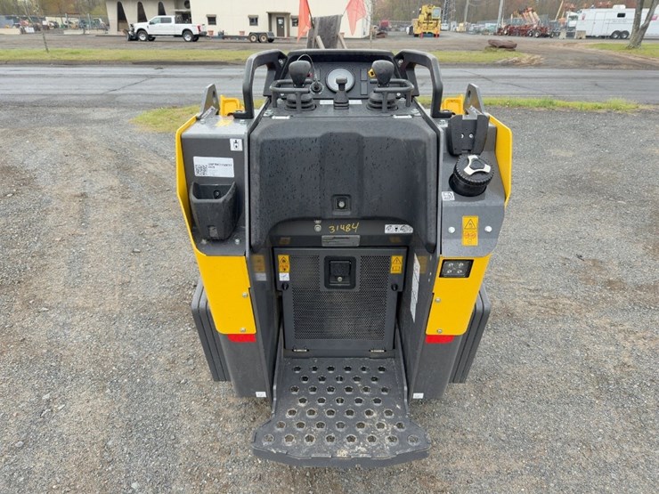 2025-new-holland-c314-image-4