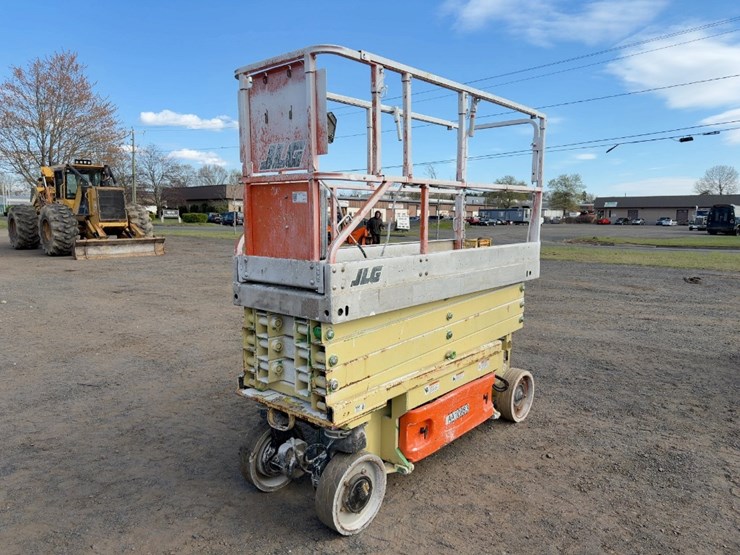 2005-jlg-2630es-image-1