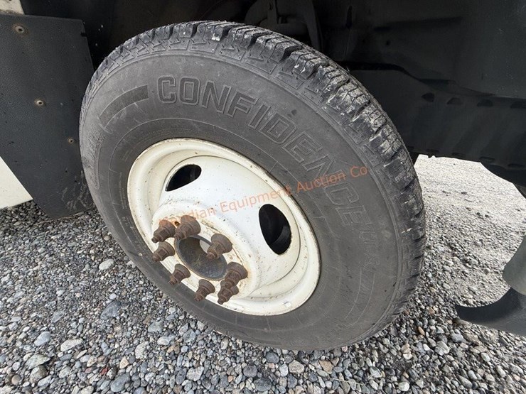 2010-ford-e450-image-17