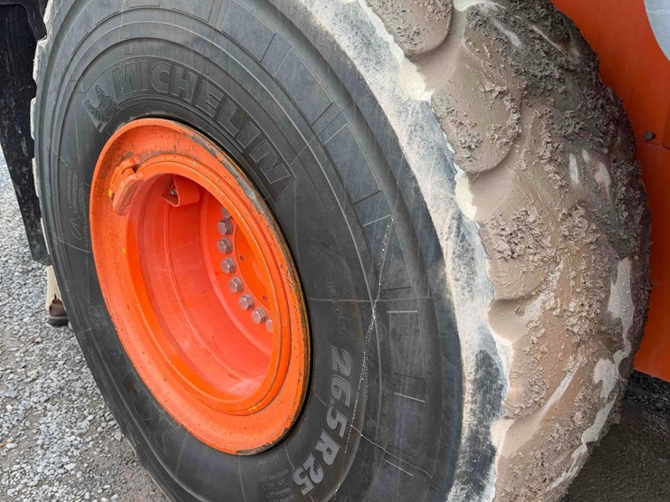 2019-hitachi-zw310-6-image-14