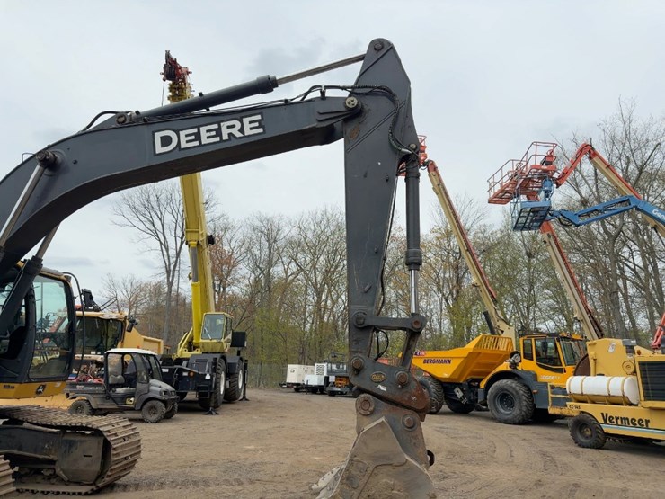 2016-deere-300g-lc-image-10