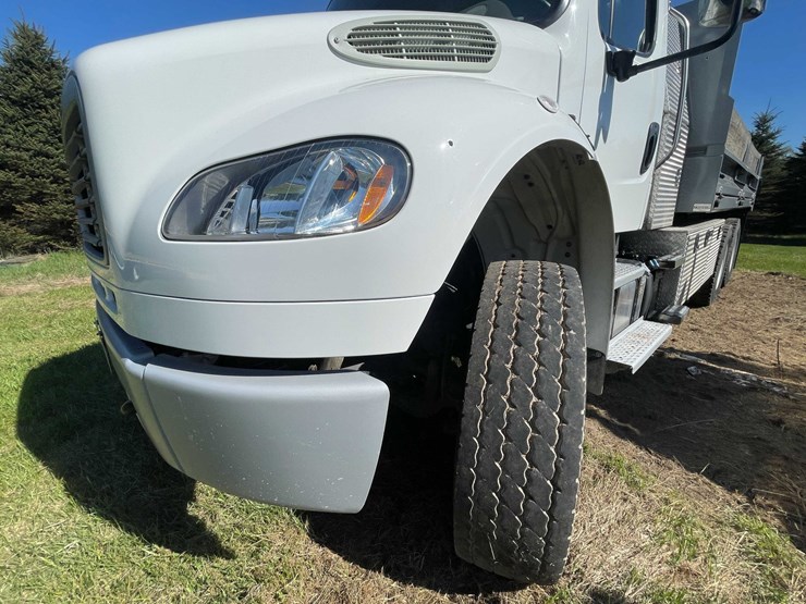 2020-freightliner-m2-106-image-51