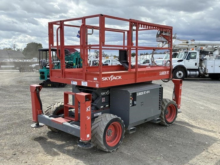 2019-skyjack-sj6826rt-image-3