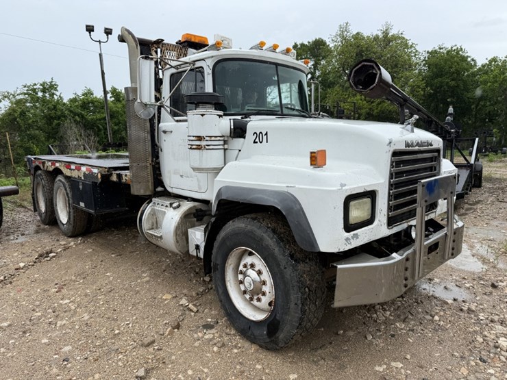 2001-mack-rd688s-image-3
