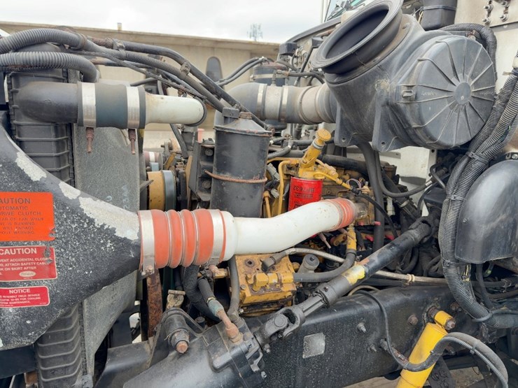 2000-peterbilt-330-image-8