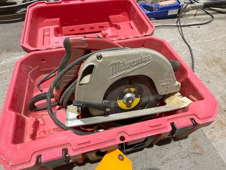 #5027-•-milwaukee-7-1/4"-tilt-lok-circular-saw-image-2