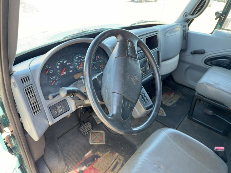 2004-international-durastar-4300-image-22