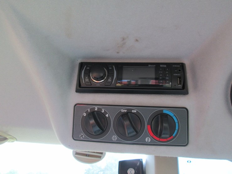 2018-massey-ferguson-4709-image-46